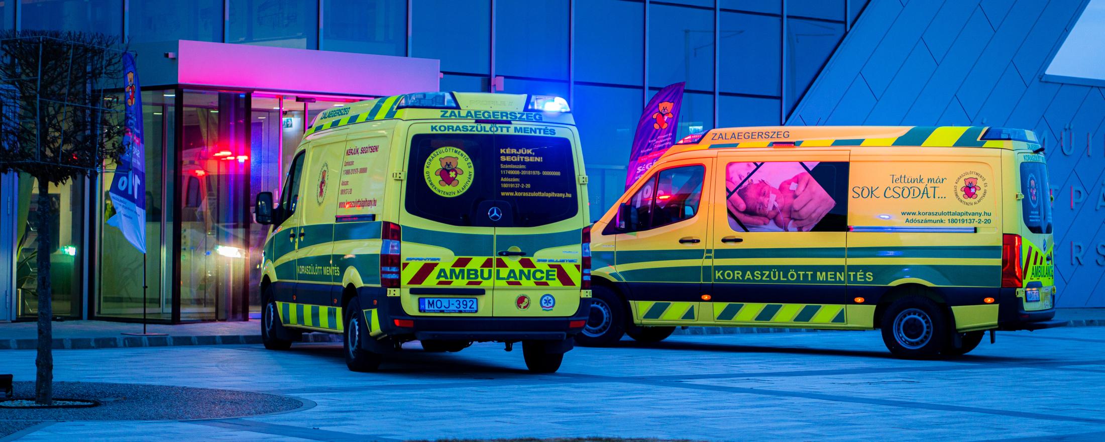 Mentőautó - blue night